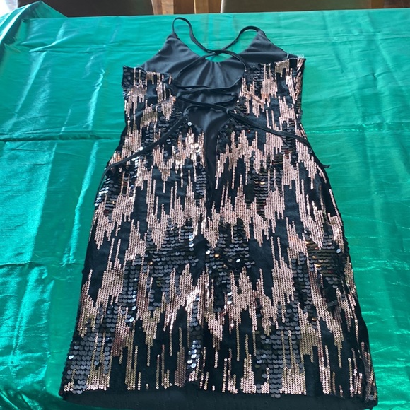 Beautiful party dress - Picture 3 of 11